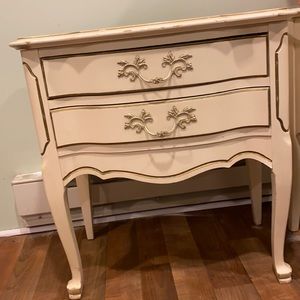 I’m selling two antique drawers